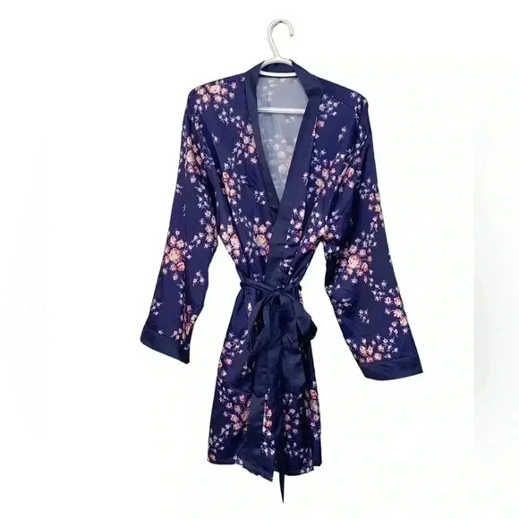 Morgan Lane light, colourful dressing gown, 100%  polyester, two deep pockets - Picture 1 of 5